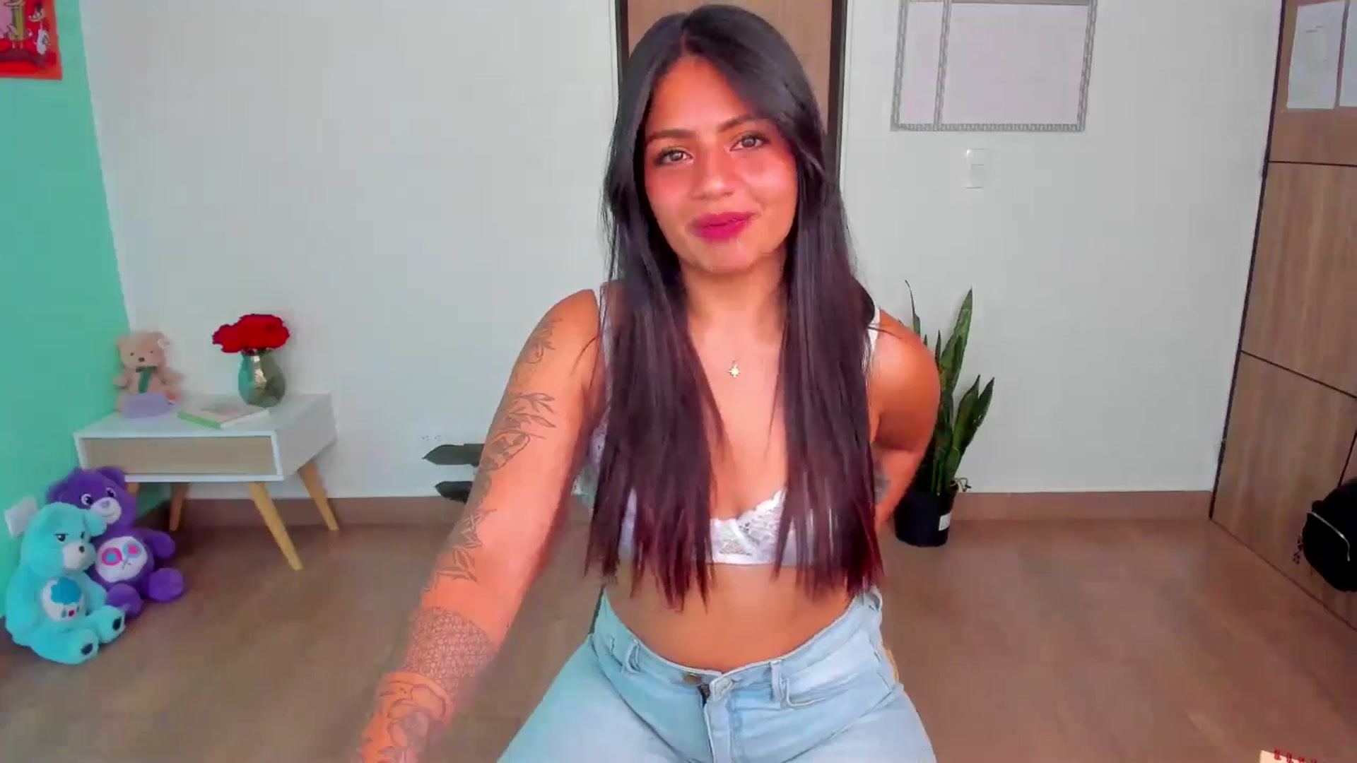 Gallery image thumbnail from SarishaLove's myfreecams stream on, 02/16/2025, 14:04 image 3 of 20