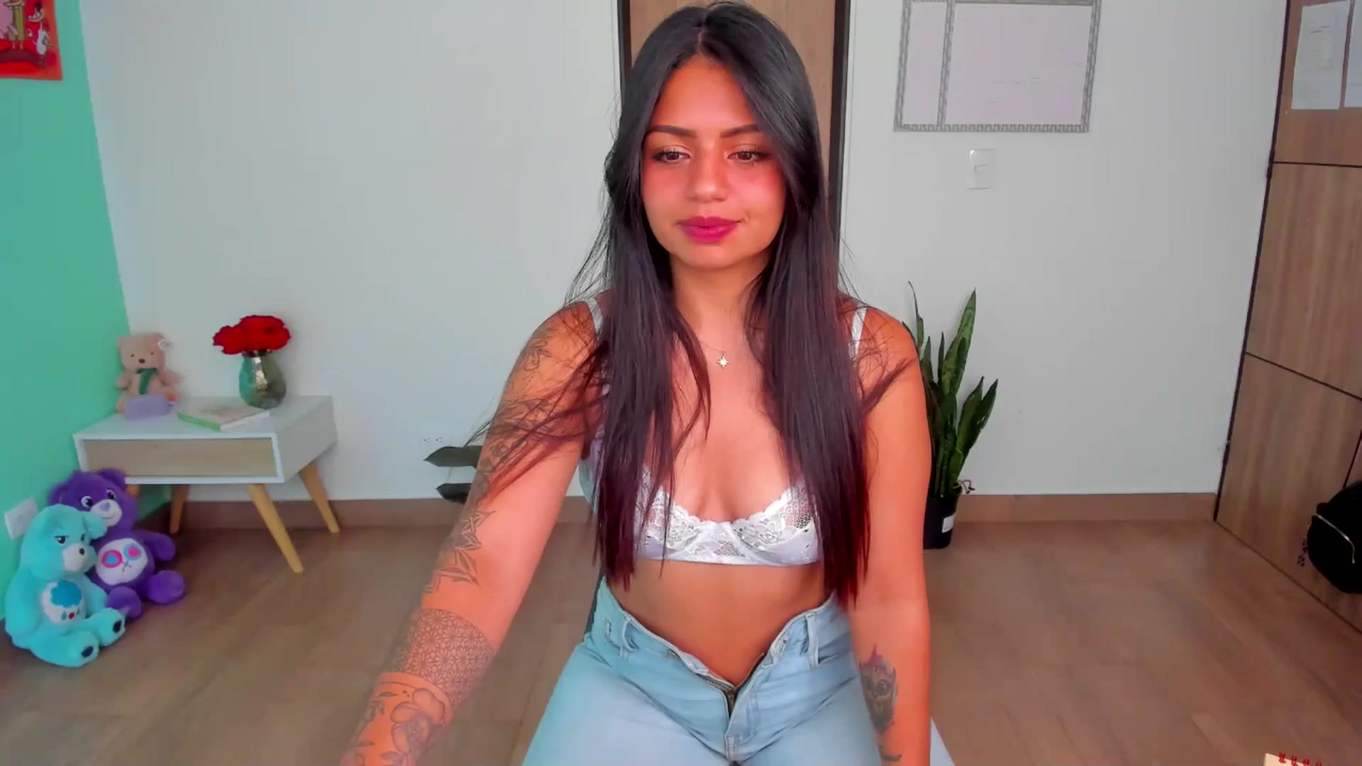 Gallery image thumbnail from SarishaLove's myfreecams stream on, 02/16/2025, 14:04 image 4 of 20