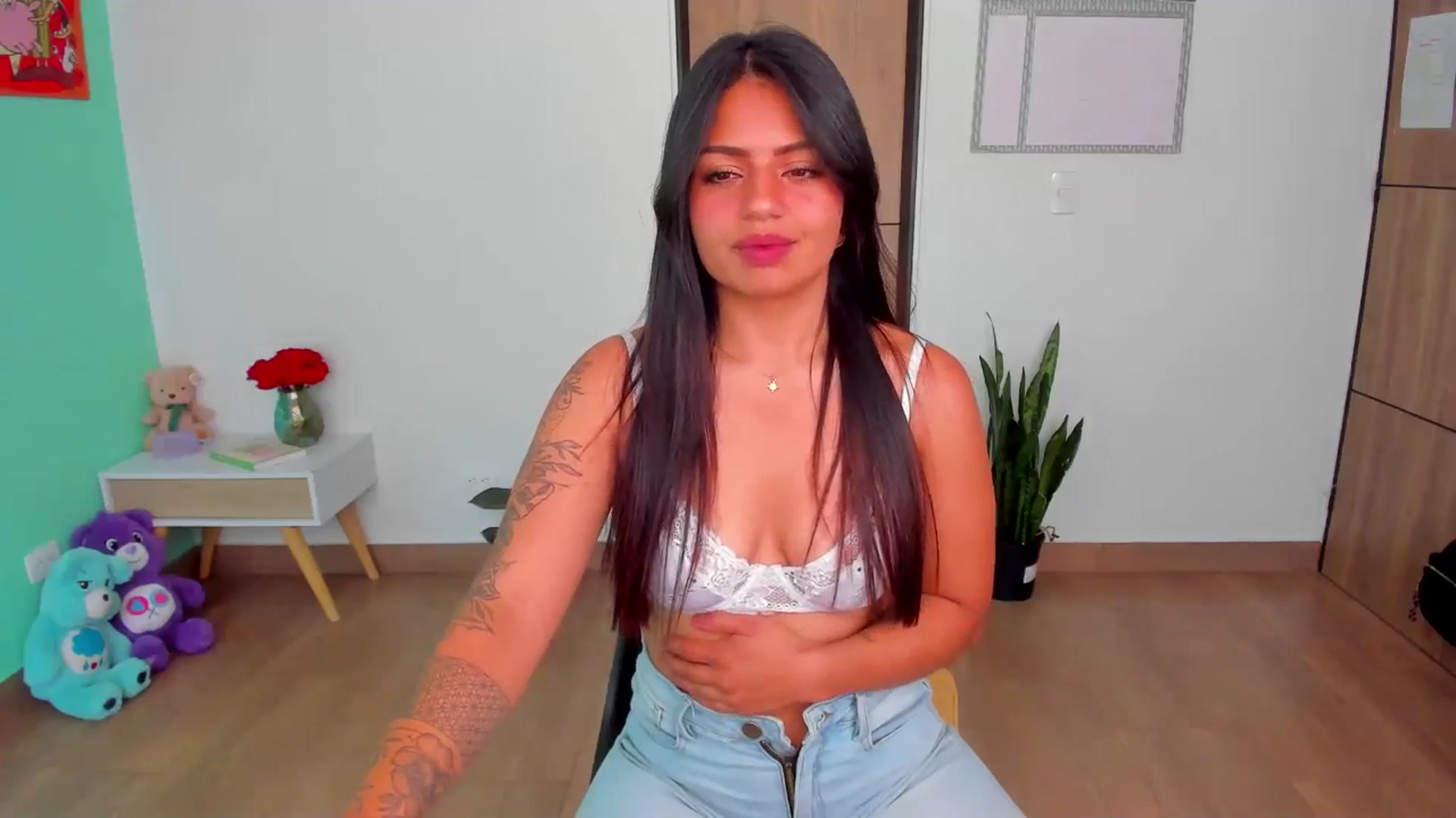 Gallery image thumbnail from SarishaLove's myfreecams stream on, 02/16/2025, 14:04 image 18 of 20