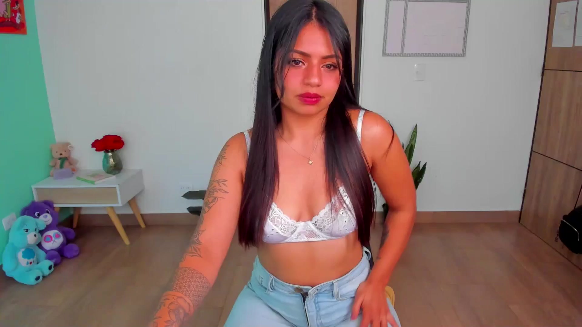Gallery image thumbnail from SarishaLove's myfreecams stream on, 02/16/2025, 14:04 image 1 of 20