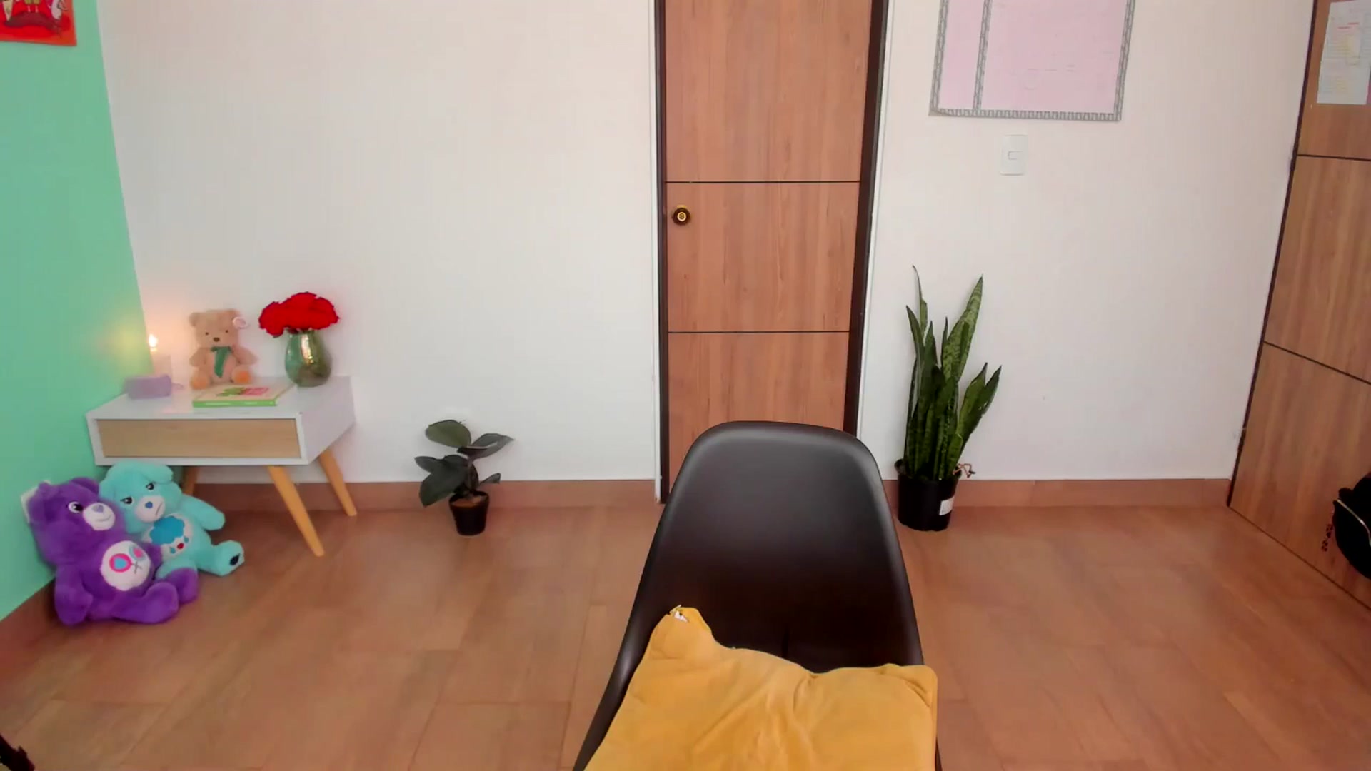 Gallery image thumbnail from SarishaLove's myfreecams stream on, 02/18/2025, 14:18 image 17 of 20