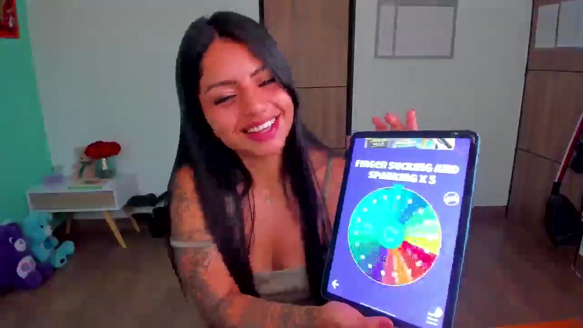 Gallery image thumbnail from SarishaLove's myfreecams stream on, 02/20/2025, 13:21 image 6 of 20