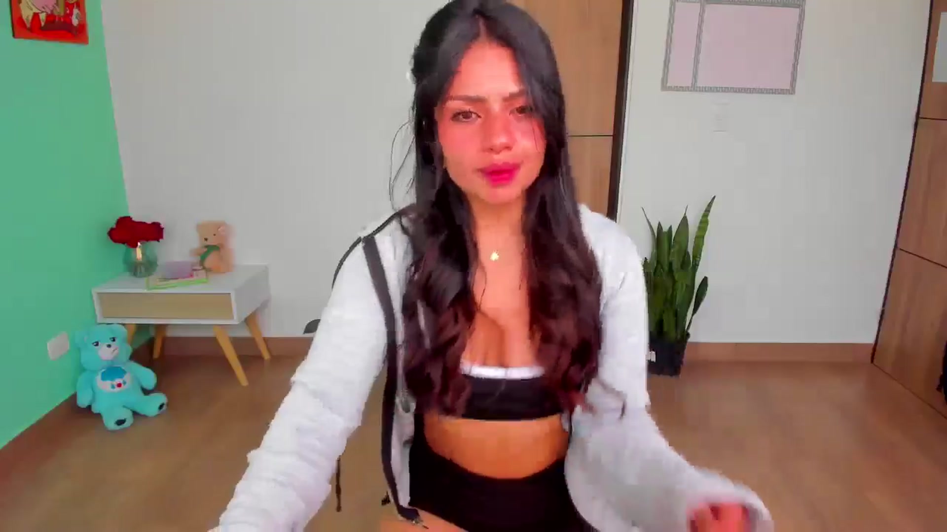 Gallery image thumbnail from SarishaLove's myfreecams stream on, 02/25/2025, 14:30 image 19 of 20