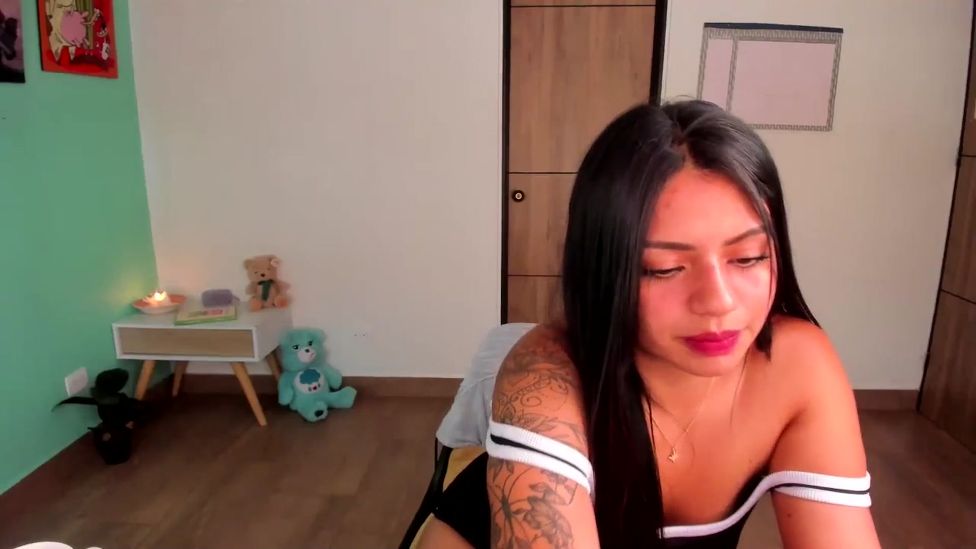 Gallery image thumbnail from SarishaLove's myfreecams stream on, 03/02/2025, 13:39 image 4 of 20
