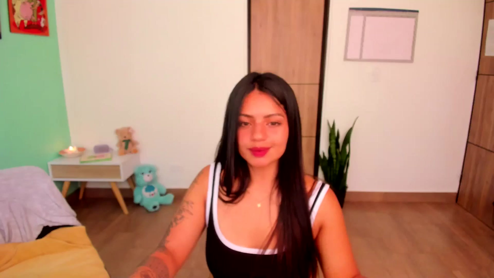 Gallery image thumbnail from SarishaLove's myfreecams stream on, 03/02/2025, 14:32 image 3 of 20