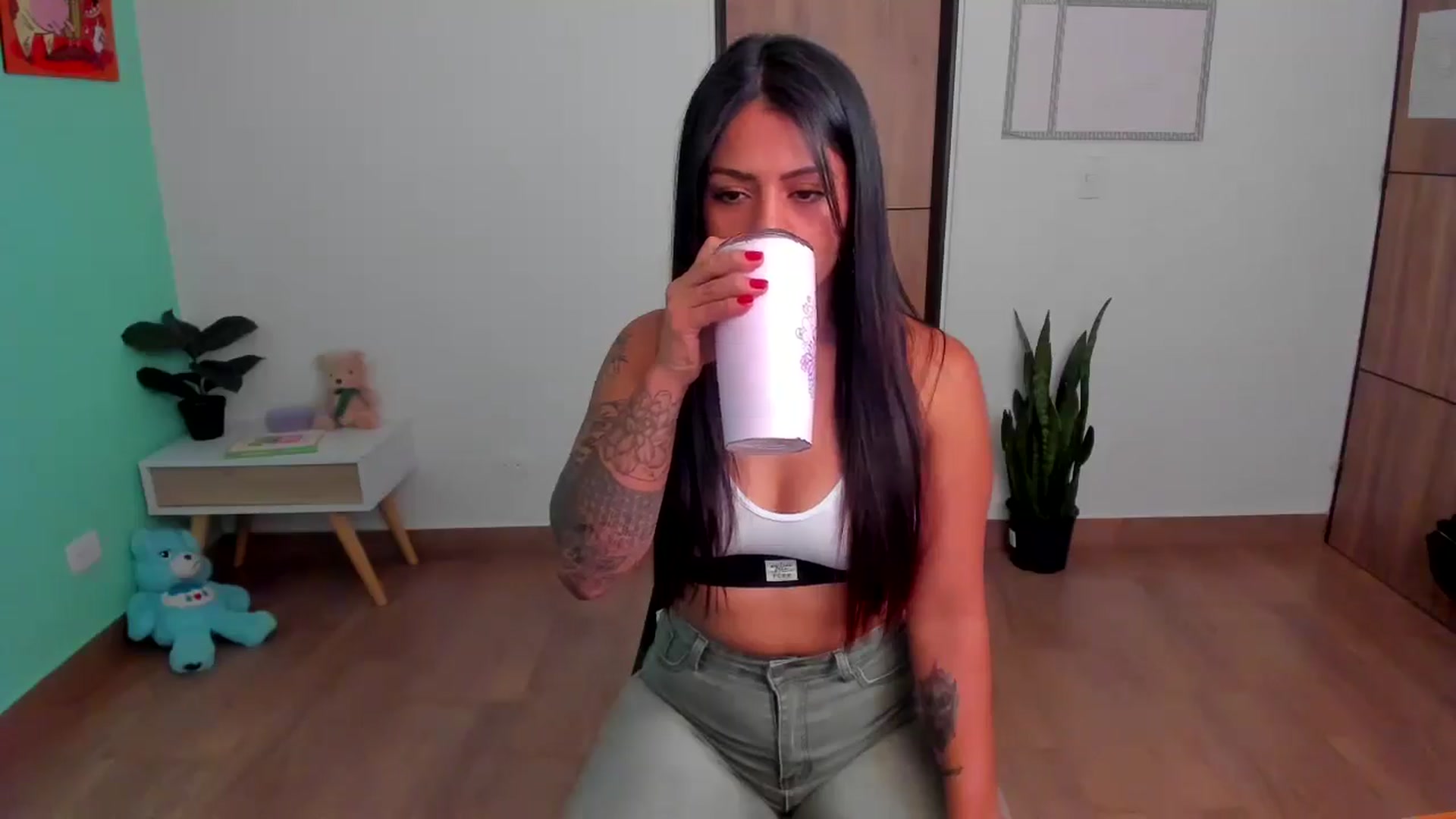 Gallery image thumbnail from SarishaLove's myfreecams stream on, 03/04/2025, 11:53 image 19 of 20