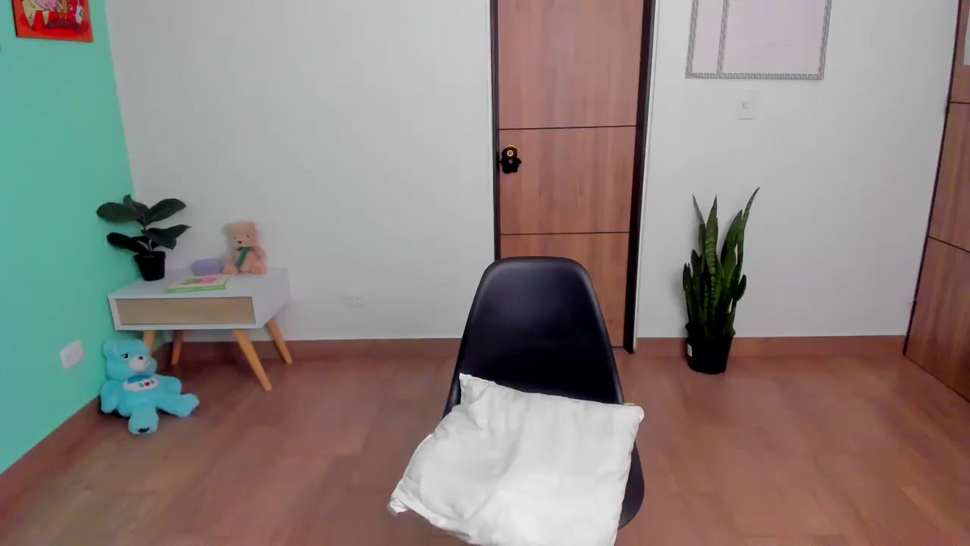Gallery image thumbnail from SarishaLove's myfreecams stream on, 03/04/2025, 11:53 image 18 of 20
