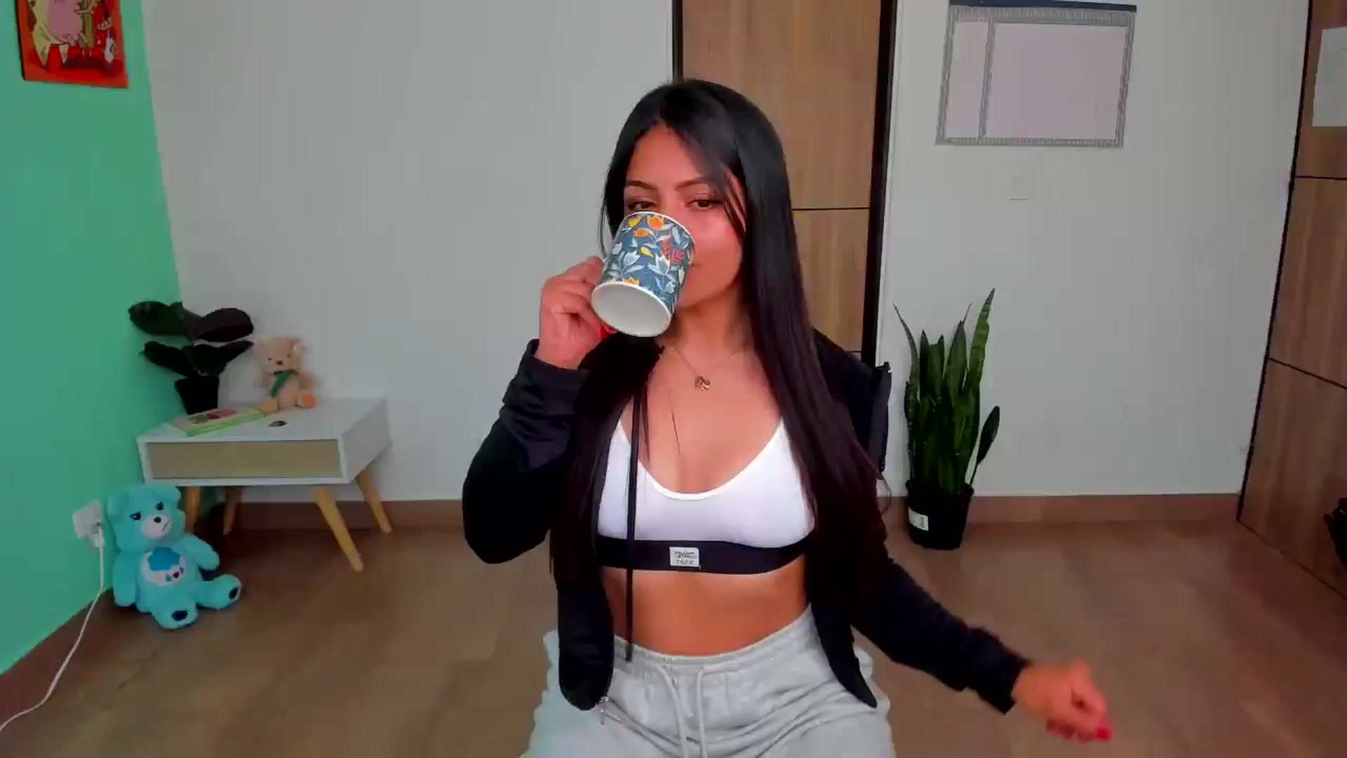 Gallery image thumbnail from SarishaLove's myfreecams stream on, 03/17/2025, 13:14 image 1 of 20