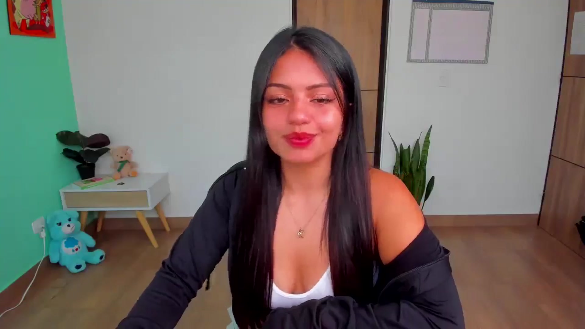 Gallery image thumbnail from SarishaLove's myfreecams stream on, 03/17/2025, 13:14 image 11 of 20