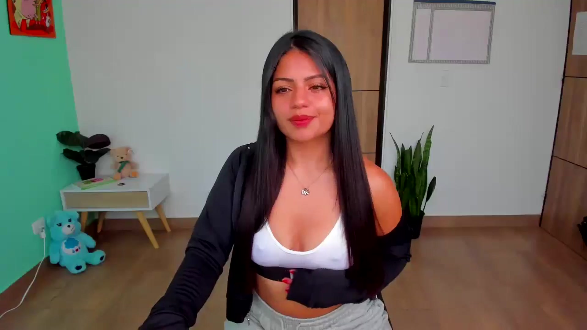 Gallery image thumbnail from SarishaLove's myfreecams stream on, 03/17/2025, 13:14 image 15 of 20