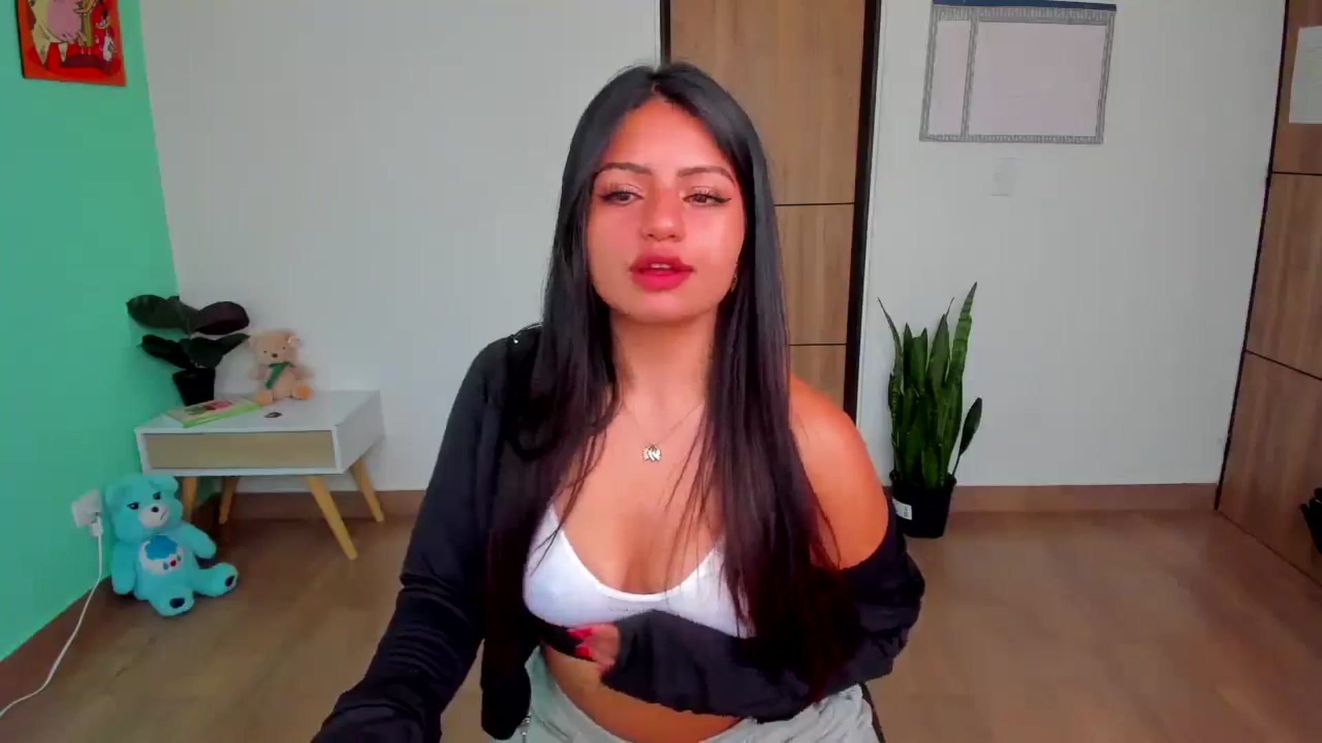 Gallery image thumbnail from SarishaLove's myfreecams stream on, 03/17/2025, 13:14 image 16 of 20