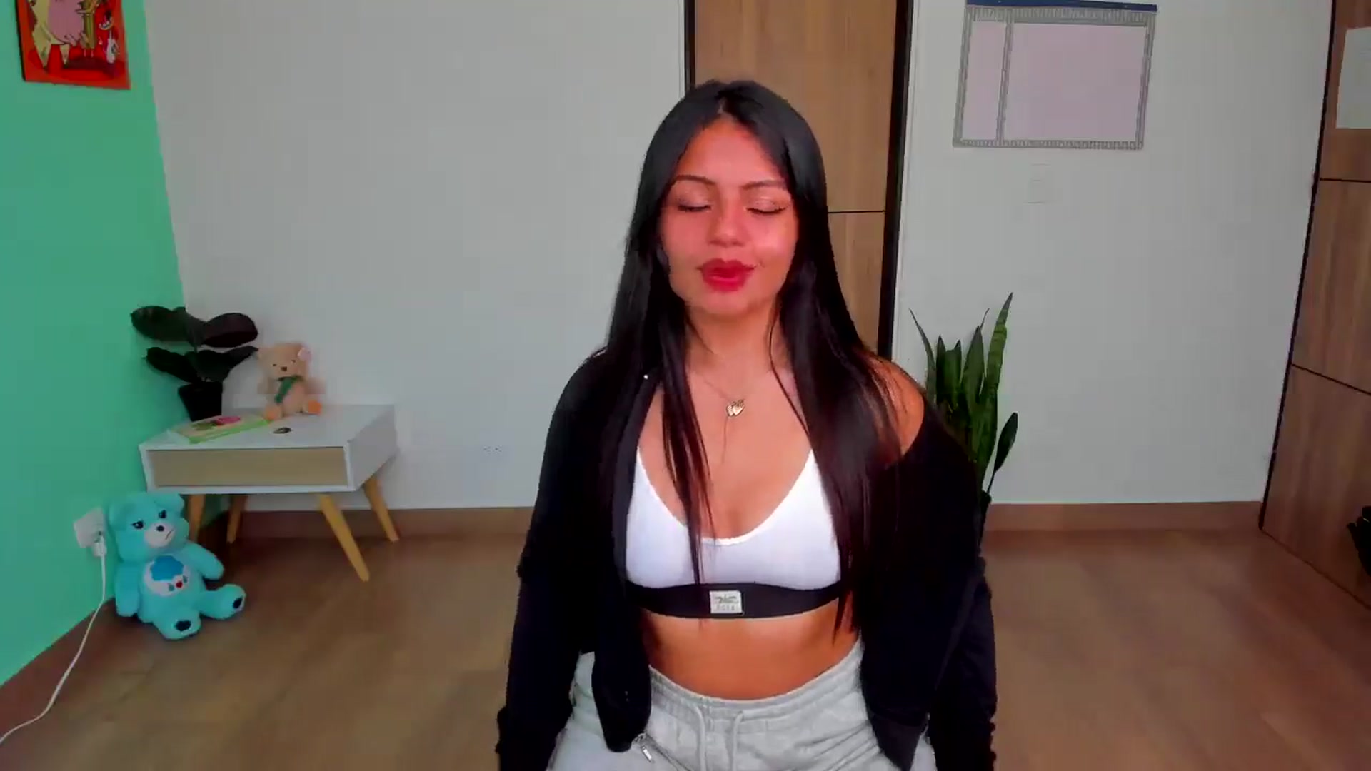 Gallery image thumbnail from SarishaLove's myfreecams stream on, 03/17/2025, 13:14 image 6 of 20