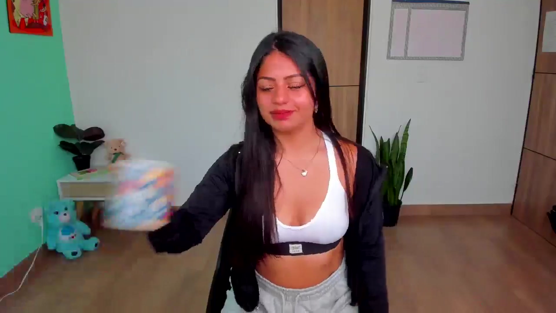 Gallery image thumbnail from SarishaLove's myfreecams stream on, 03/17/2025, 13:14 image 18 of 20