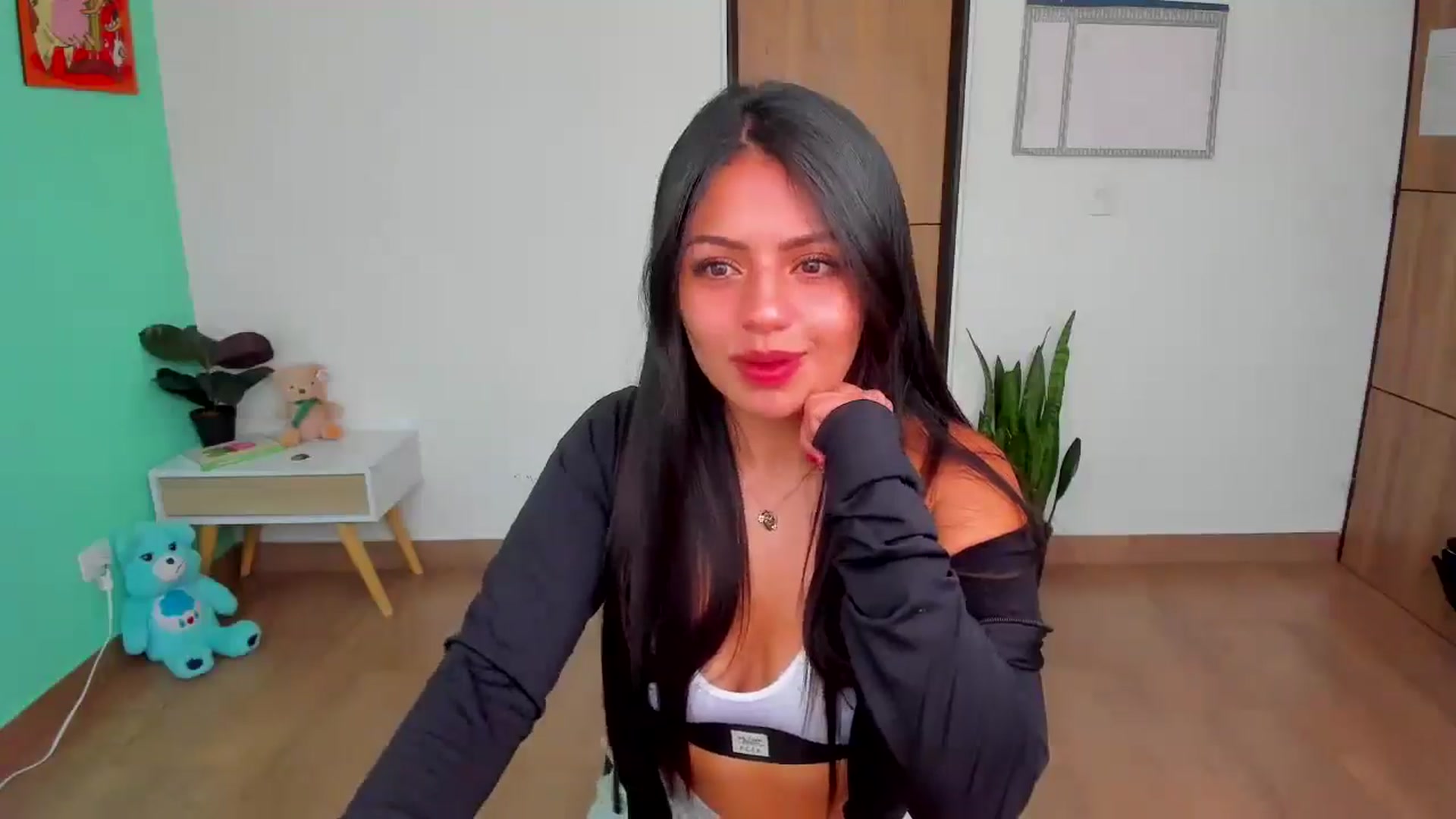 Gallery image thumbnail from SarishaLove's myfreecams stream on, 03/17/2025, 13:14 image 8 of 20