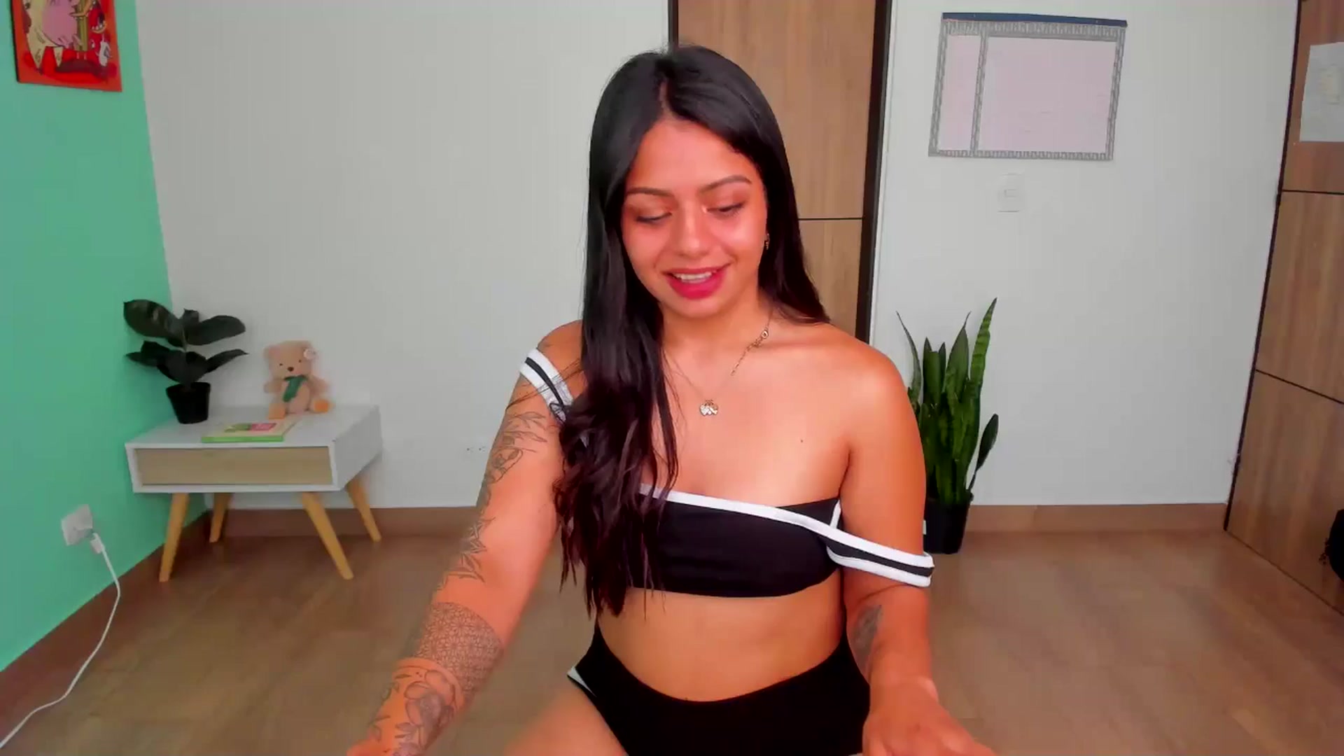 Gallery image thumbnail from SarishaLove's myfreecams stream on, 03/18/2025, 13:12 image 12 of 20
