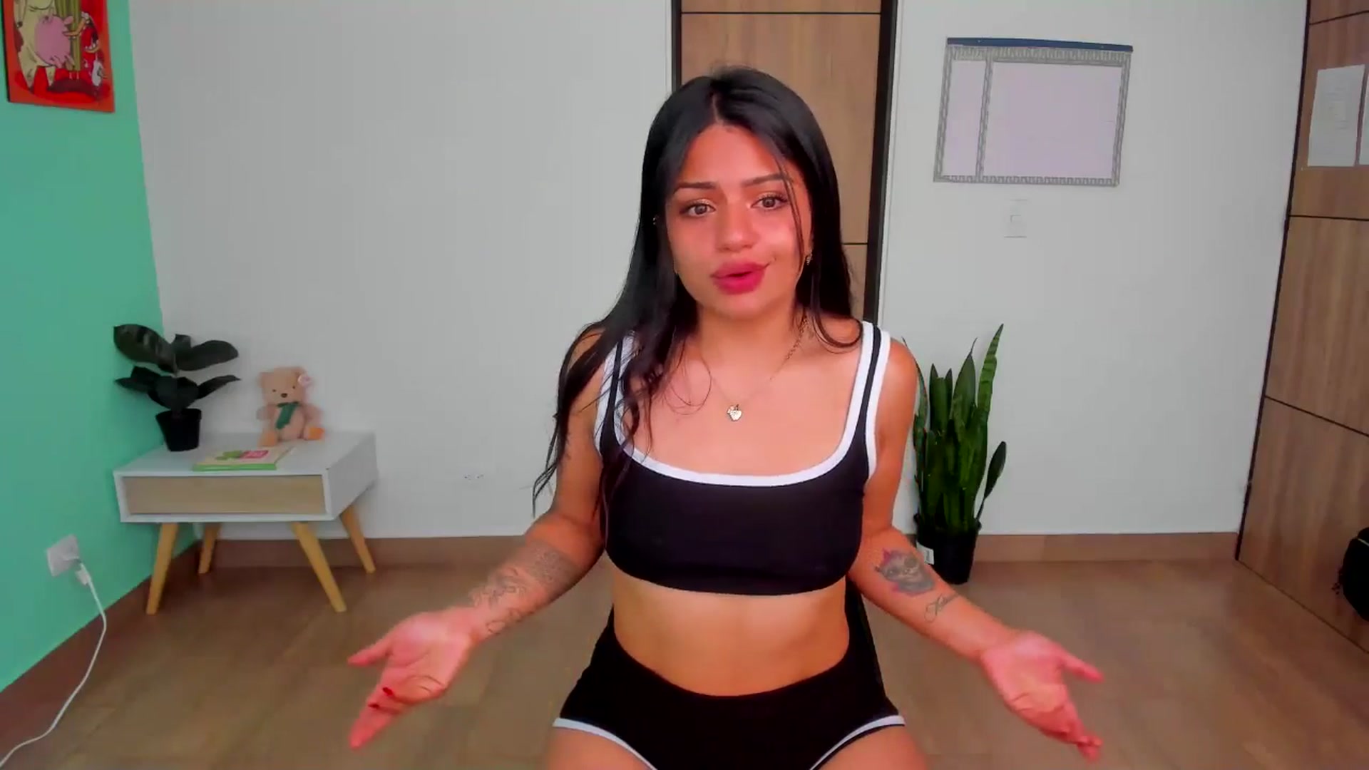 Gallery image thumbnail from SarishaLove's myfreecams stream on, 03/18/2025, 13:25 image 12 of 20