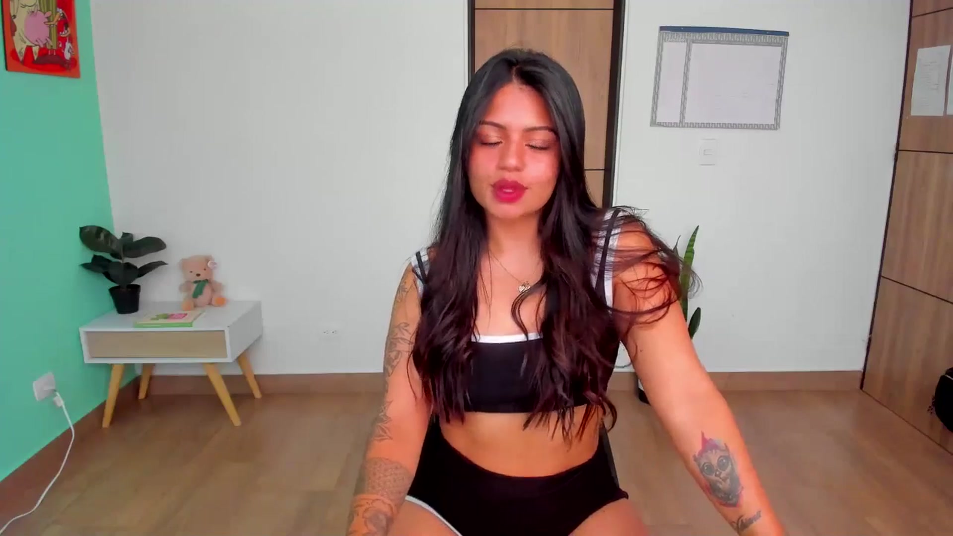 Gallery image thumbnail from SarishaLove's myfreecams stream on, 03/18/2025, 13:25 image 20 of 20