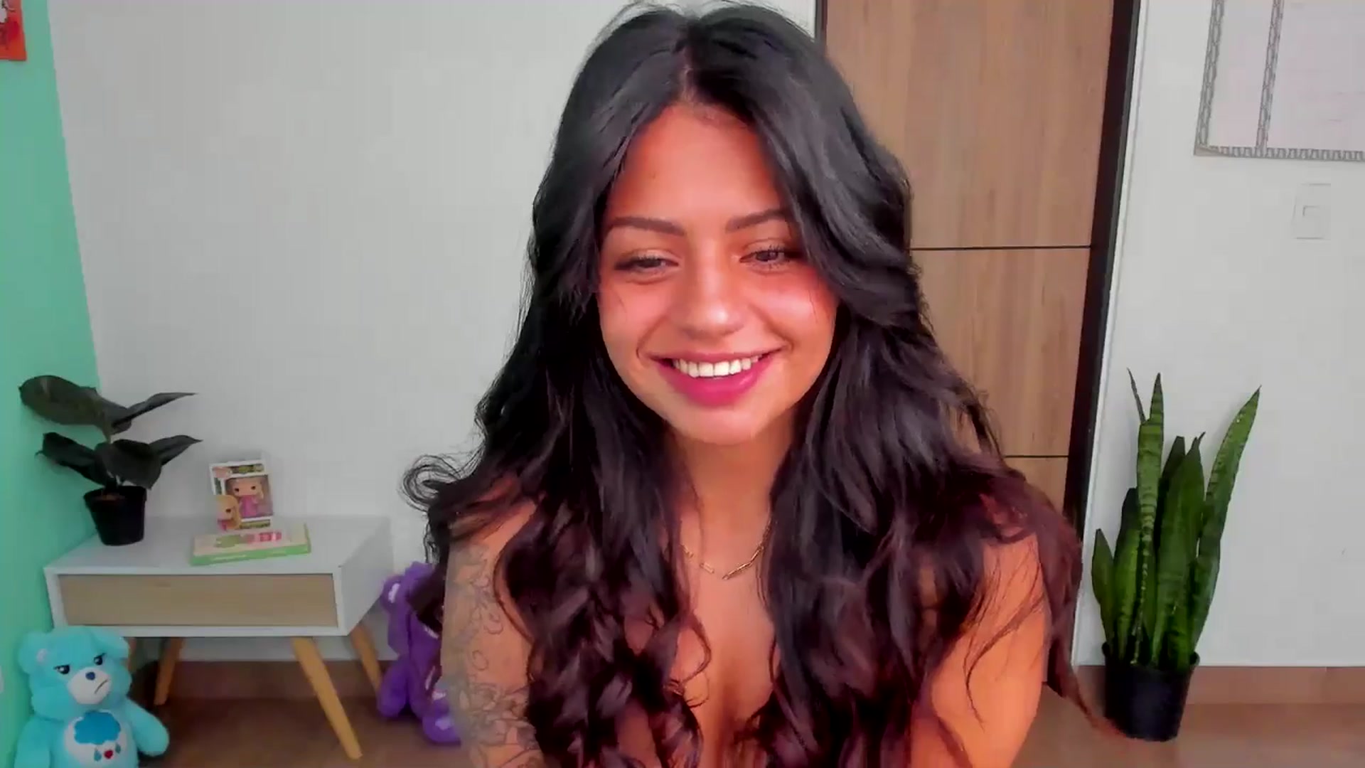 Gallery image thumbnail from SarishaLove's myfreecams stream on, 03/22/2025, 12:50 image 13 of 20