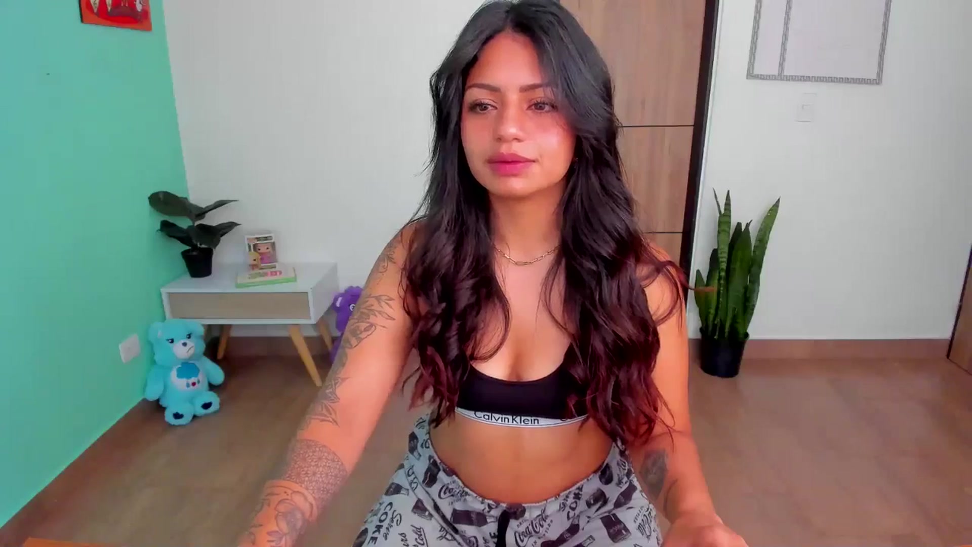 Gallery image thumbnail from SarishaLove's myfreecams stream on, 03/22/2025, 12:50 image 10 of 20