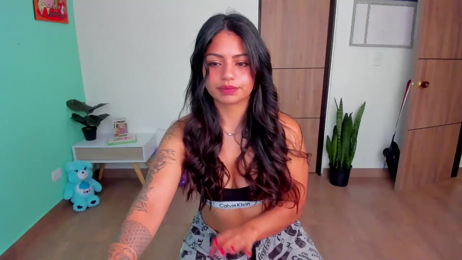 Gallery image thumbnail from SarishaLove's myfreecams stream on, 03/22/2025, 12:50 image 4 of 20