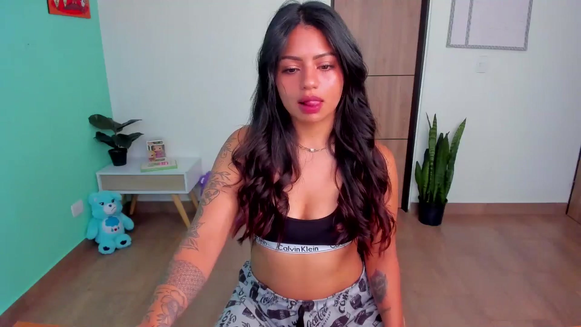 Gallery image thumbnail from SarishaLove's myfreecams stream on, 03/22/2025, 12:50 image 8 of 20