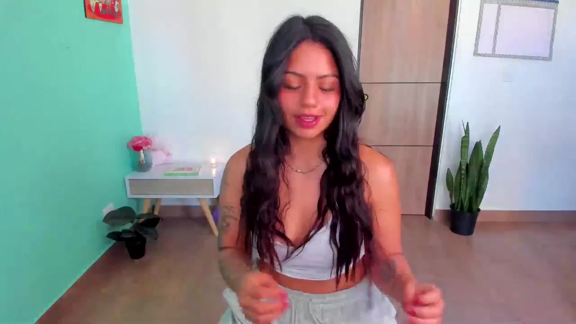 Gallery image thumbnail from SarishaLove's myfreecams stream on, 04/03/2025, 13:02 image 14 of 20