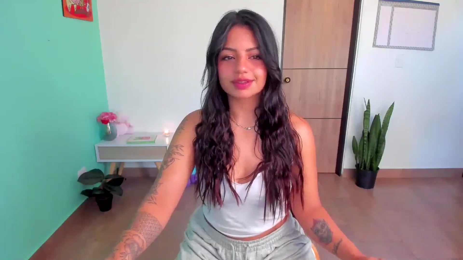 Gallery image thumbnail from SarishaLove's myfreecams stream on, 04/03/2025, 13:02 image 3 of 20