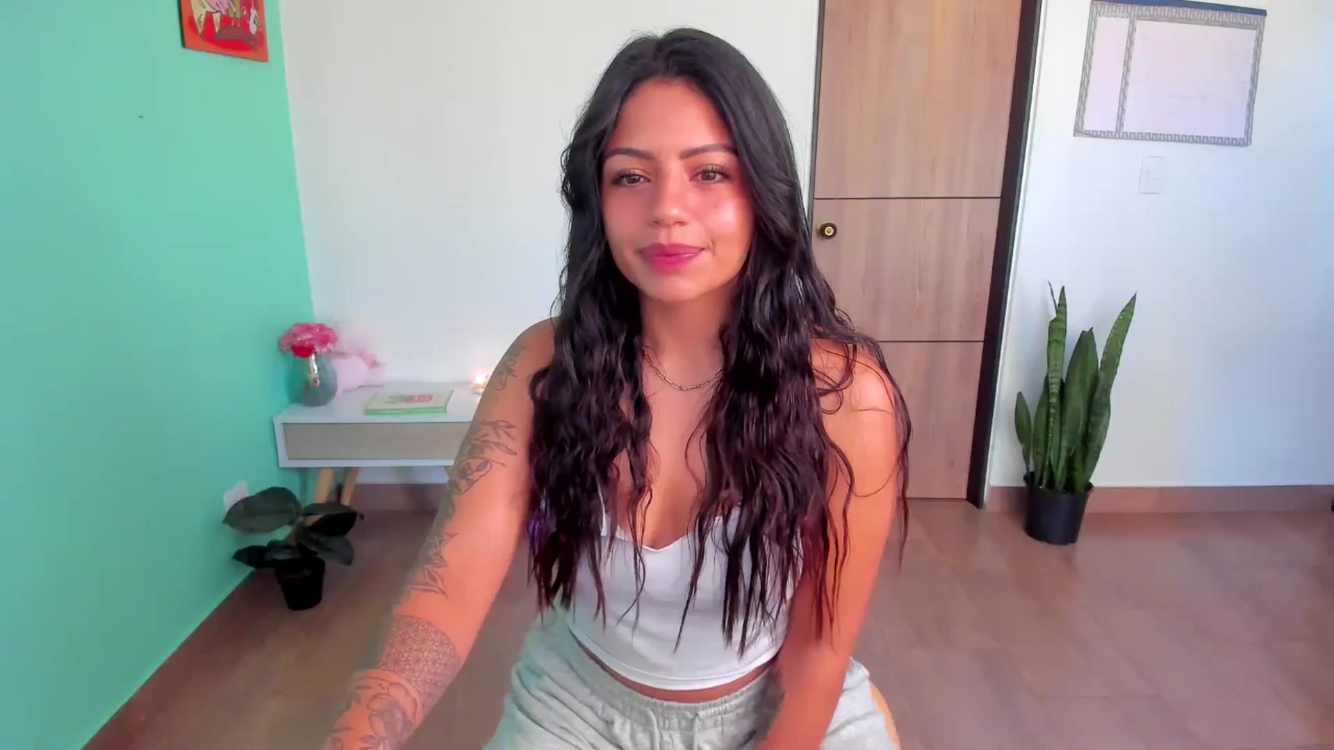 Gallery image thumbnail from SarishaLove's myfreecams stream on, 04/03/2025, 13:02 image 4 of 20