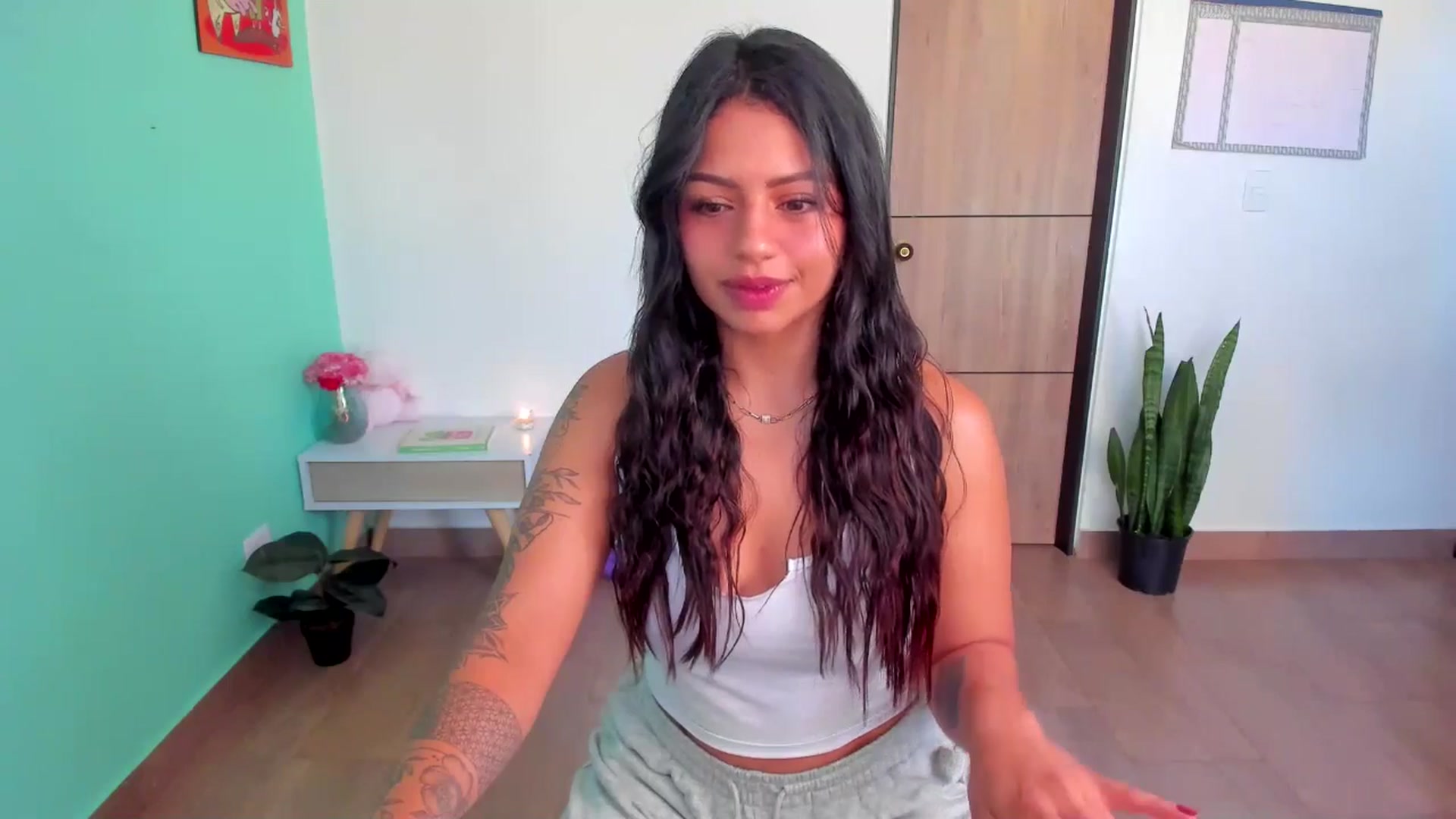 Gallery image thumbnail from SarishaLove's myfreecams stream on, 04/03/2025, 13:02 image 5 of 20