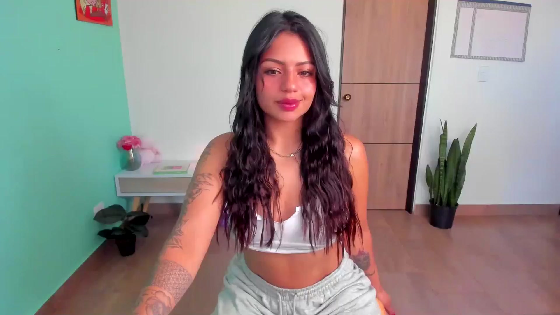 Gallery image thumbnail from SarishaLove's myfreecams stream on, 04/03/2025, 13:02 image 1 of 20