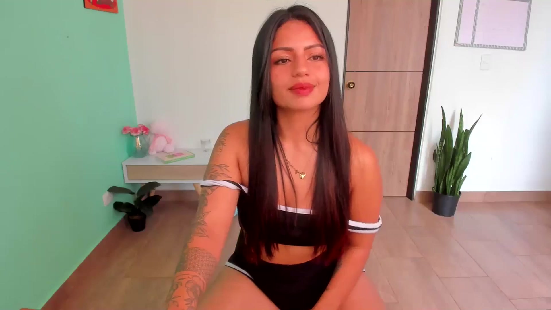 Gallery image thumbnail from SarishaLove's myfreecams stream on, 04/05/2025, 14:48 image 16 of 20