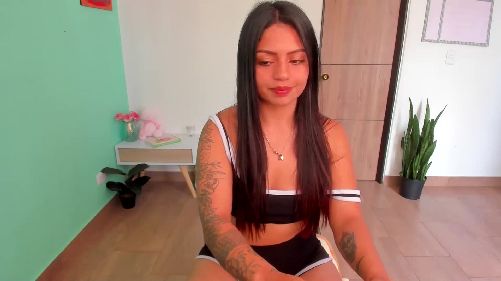 Gallery image thumbnail from SarishaLove's myfreecams stream on, 04/05/2025, 14:48 image 7 of 20