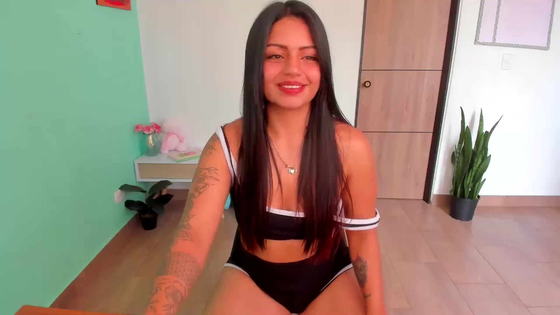 Gallery image thumbnail from SarishaLove's myfreecams stream on, 04/05/2025, 14:48 image 10 of 20