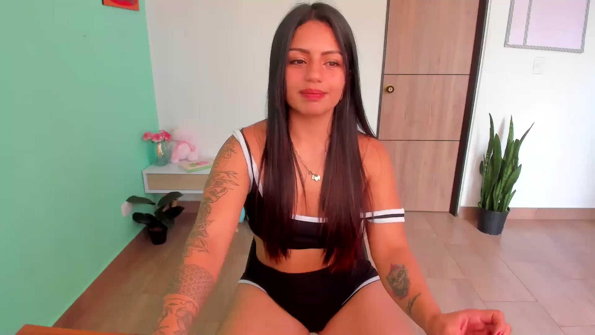 Gallery image thumbnail from SarishaLove's myfreecams stream on, 04/05/2025, 14:48 image 11 of 20