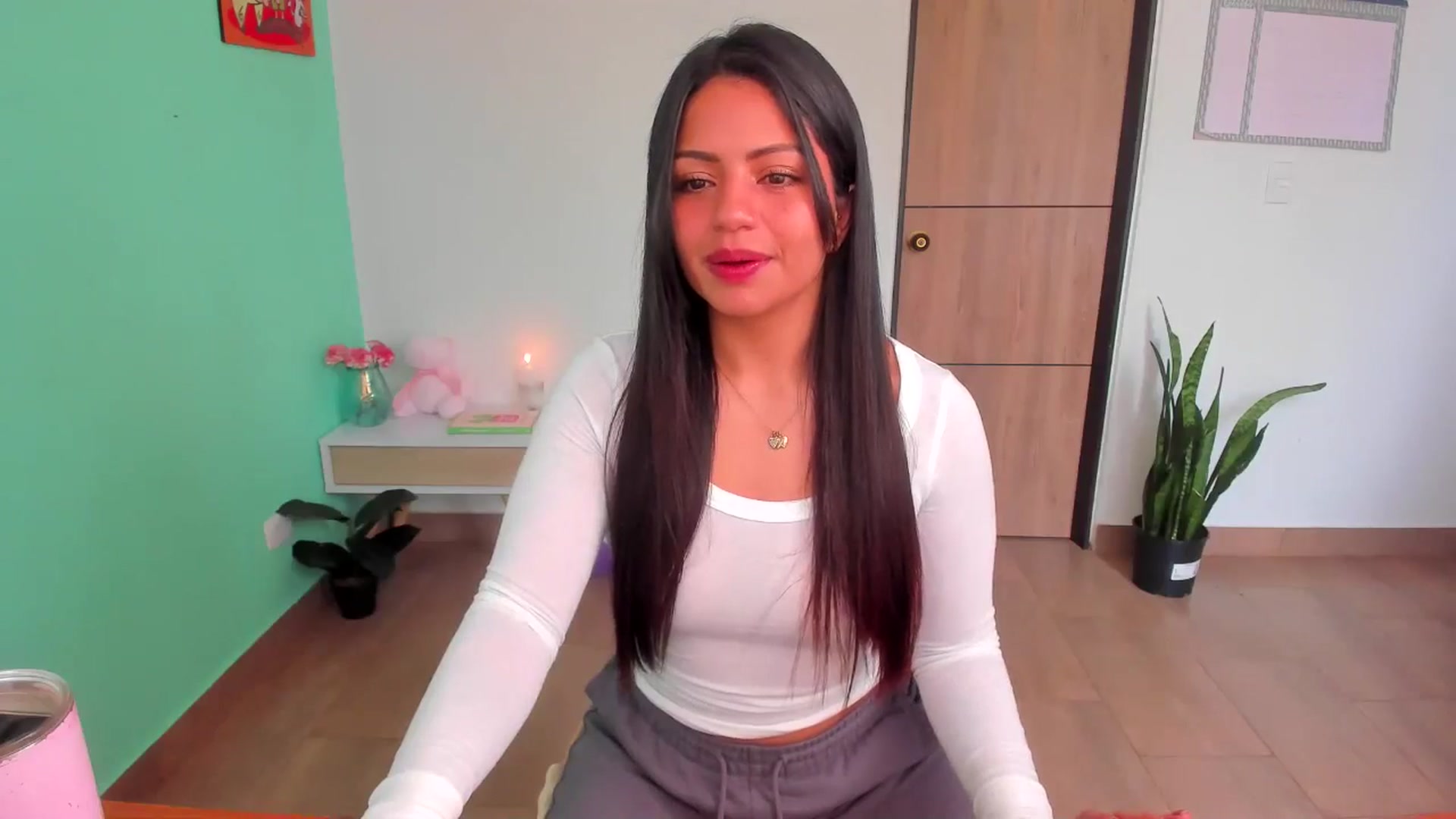 Gallery image thumbnail from SarishaLove's myfreecams stream on, 04/06/2025, 13:10 image 5 of 20