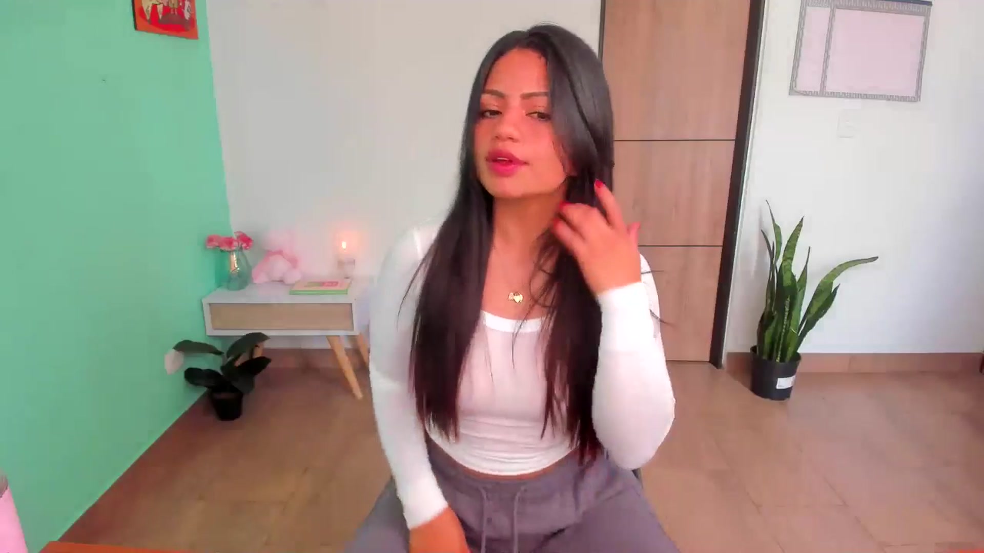 Gallery image thumbnail from SarishaLove's myfreecams stream on, 04/06/2025, 13:10 image 18 of 20