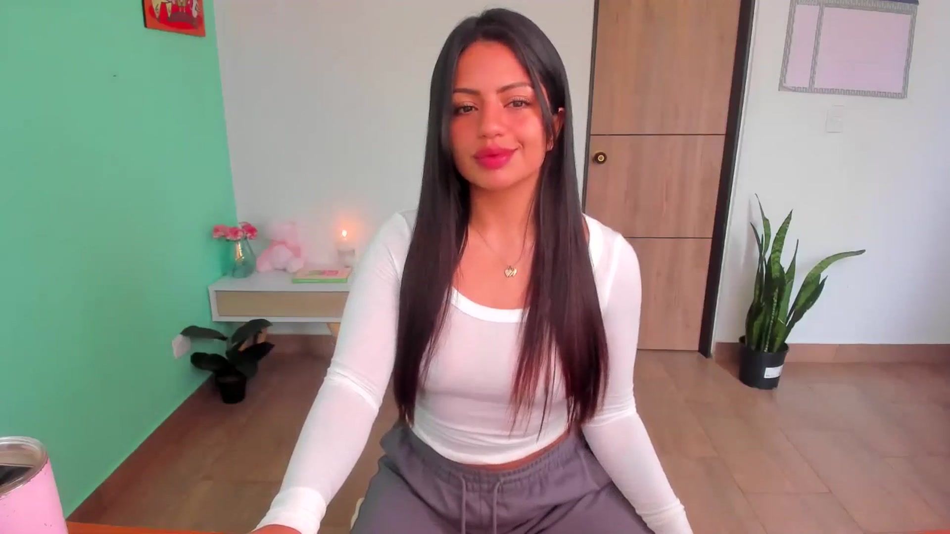 Gallery image thumbnail from SarishaLove's myfreecams stream on, 04/06/2025, 13:10 image 4 of 20