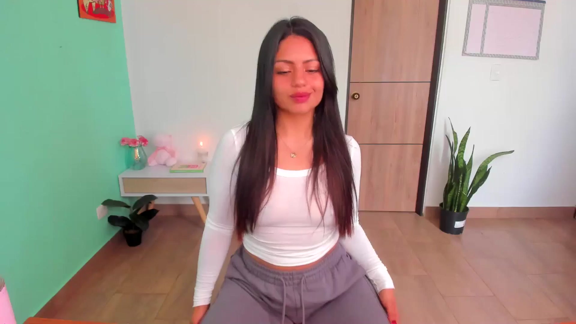 Gallery image thumbnail from SarishaLove's myfreecams stream on, 04/06/2025, 13:10 image 20 of 20