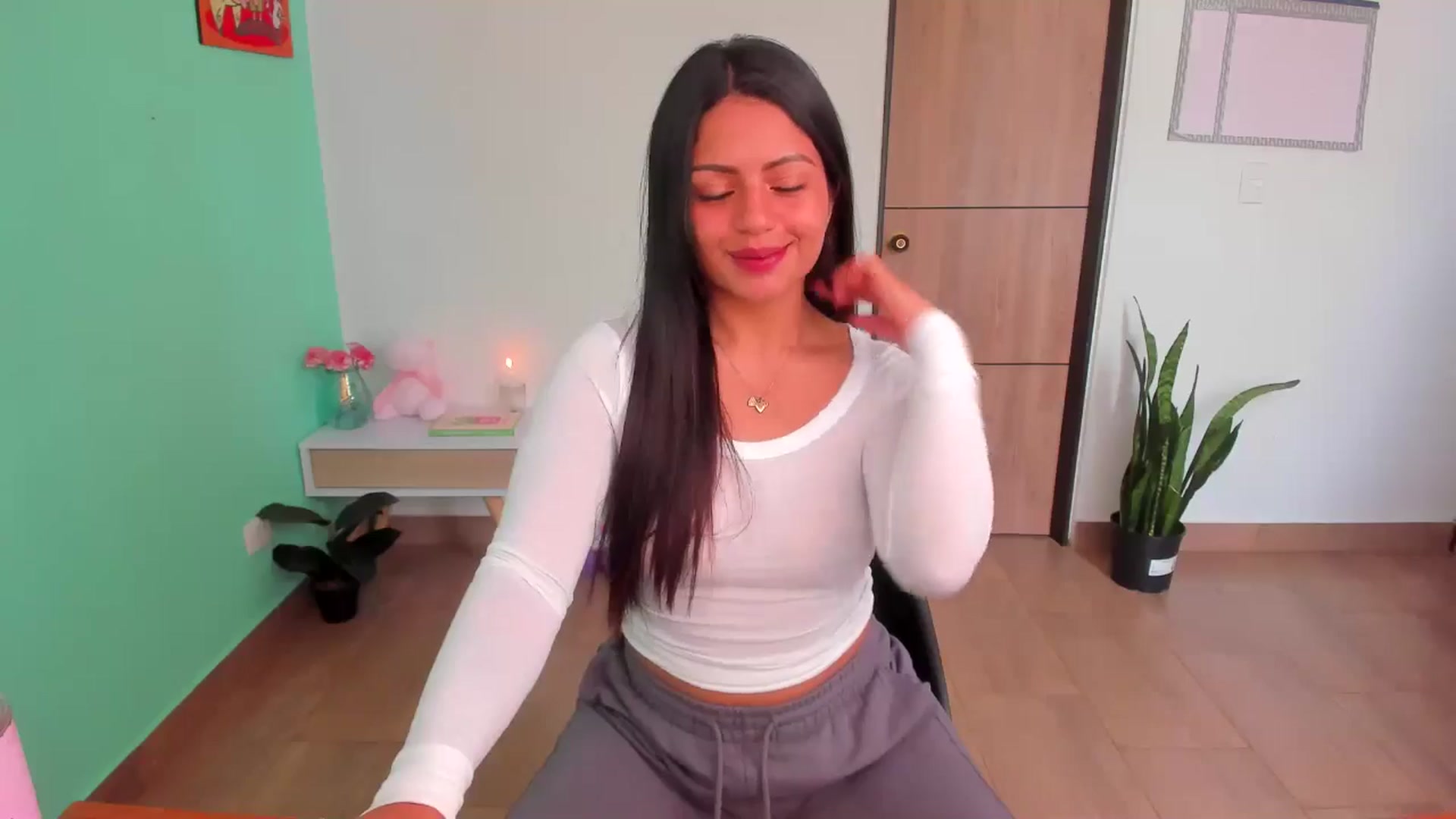 Gallery image thumbnail from SarishaLove's myfreecams stream on, 04/06/2025, 13:10 image 19 of 20