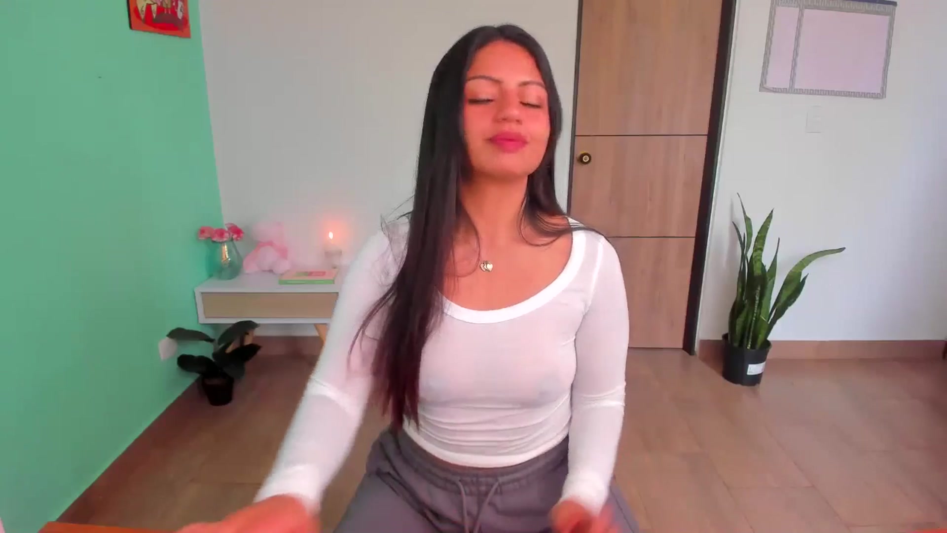 Gallery image thumbnail from SarishaLove's myfreecams stream on, 04/06/2025, 13:10 image 14 of 20