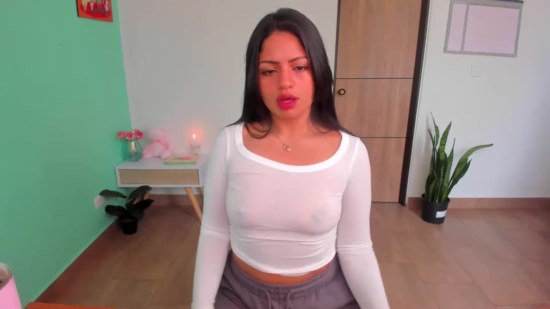 Gallery image thumbnail from SarishaLove's myfreecams stream on, 04/06/2025, 13:10 image 11 of 20