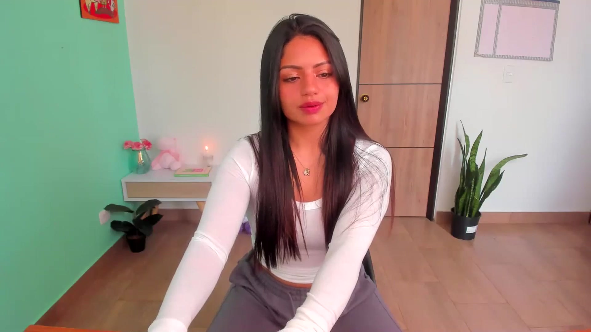 Gallery image thumbnail from SarishaLove's myfreecams stream on, 04/06/2025, 13:25 image 11 of 20