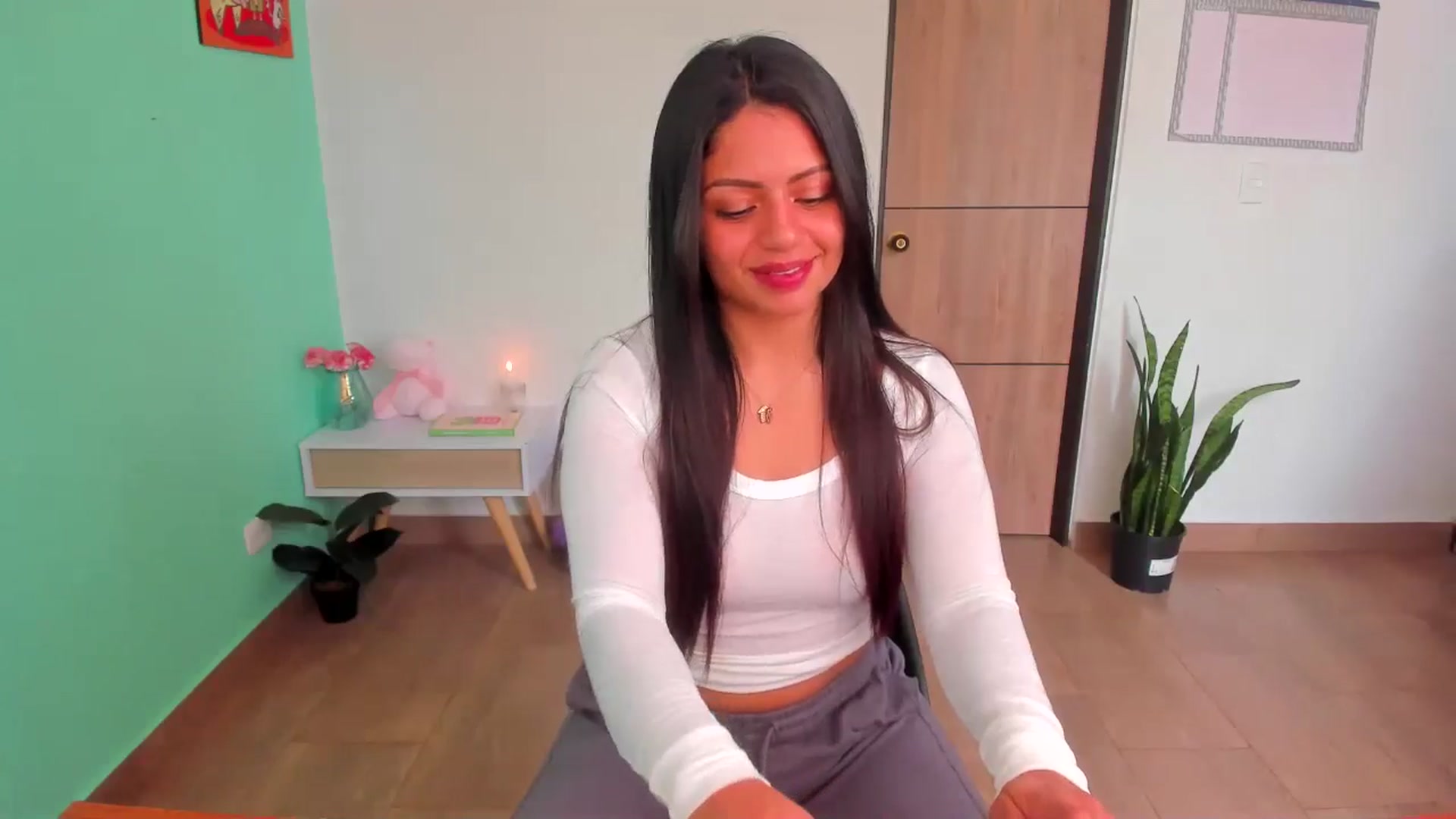 Gallery image thumbnail from SarishaLove's myfreecams stream on, 04/06/2025, 13:25 image 18 of 20