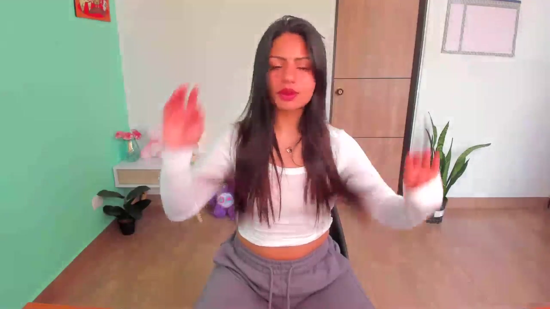 Gallery image thumbnail from SarishaLove's myfreecams stream on, 04/06/2025, 13:25 image 8 of 20
