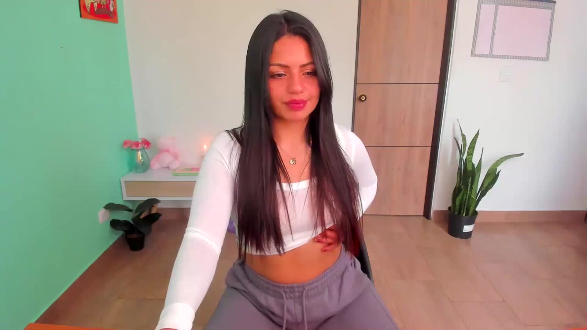 Gallery image thumbnail from SarishaLove's myfreecams stream on, 04/06/2025, 13:25 image 13 of 20