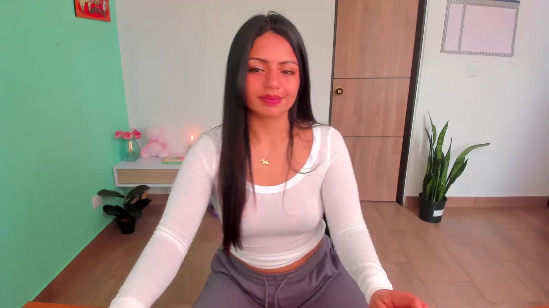 Gallery image thumbnail from SarishaLove's myfreecams stream on, 04/06/2025, 13:25 image 20 of 20