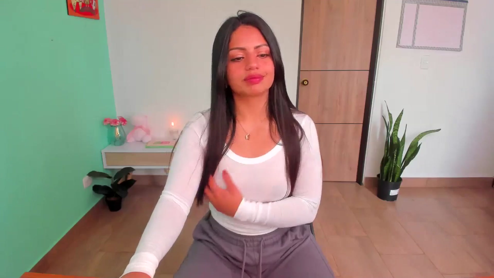 Gallery image thumbnail from SarishaLove's myfreecams stream on, 04/06/2025, 13:25 image 17 of 20