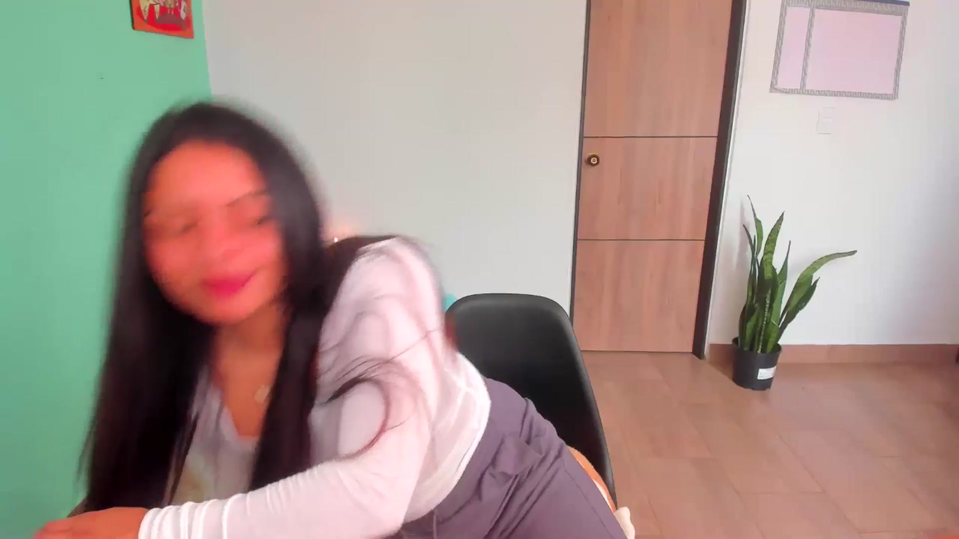 Gallery image thumbnail from SarishaLove's myfreecams stream on, 04/06/2025, 13:25 image 15 of 20