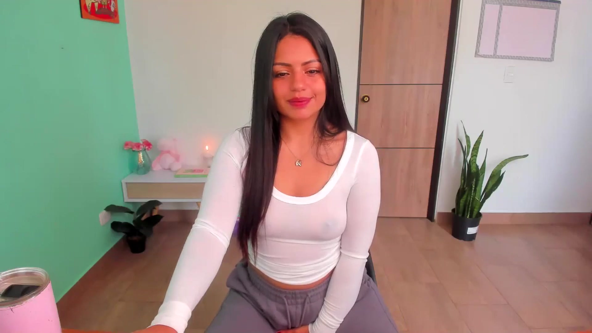 Gallery image thumbnail from SarishaLove's myfreecams stream on, 04/06/2025, 13:25 image 4 of 20