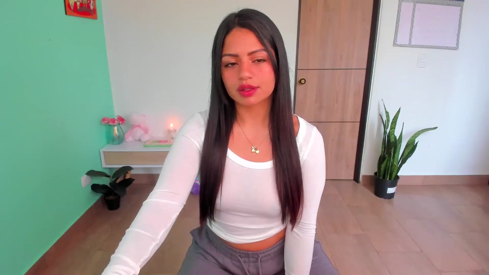 Gallery image thumbnail from SarishaLove's myfreecams stream on, 04/06/2025, 14:07 image 7 of 20